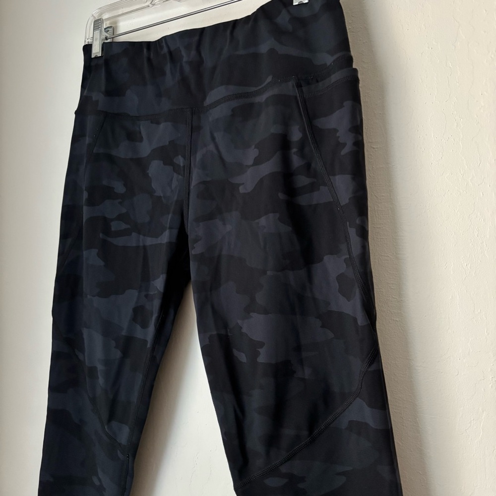Sweaty Betty Power 7/8 Gym Leggings in Ultra Black Camo Print Size US 12 Active - Picture 3 of 13